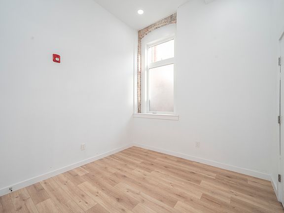 4th image of 2045-49 Trenton Ave #4