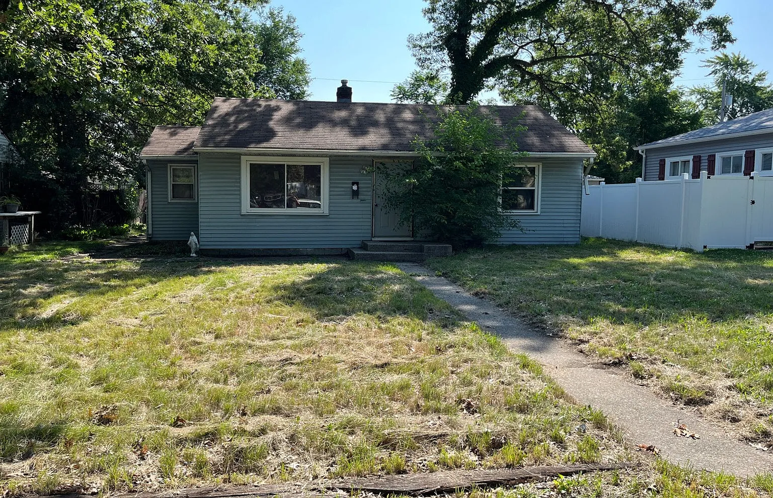 2711 Howard St photo 1