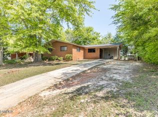 122 Ridgedale Dr, Warner Robins, GA 31088