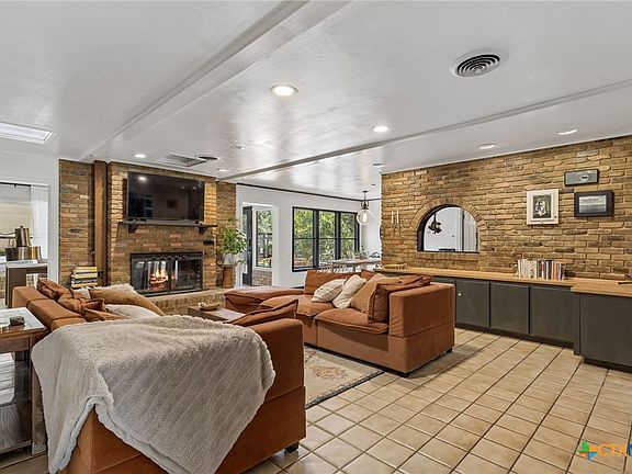 5th image of 103 W Mimosa Cir