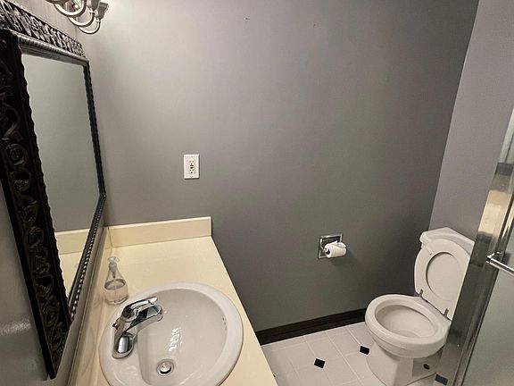 5th image of 5429 Newcastle Ave APT 217