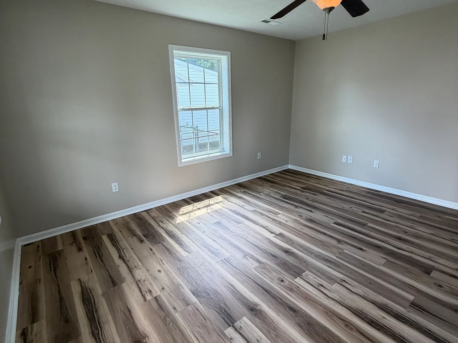 3 bed, 1.5 bath, $1,295 — Photo 2