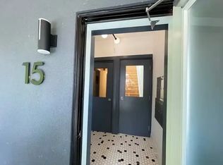 15 Thorburn Ave #203, Toronto, ON M6K 1C4