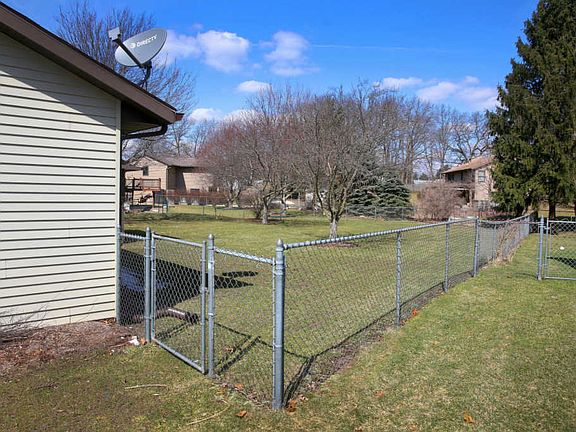3rd image of 3362 Balsam Ave NE