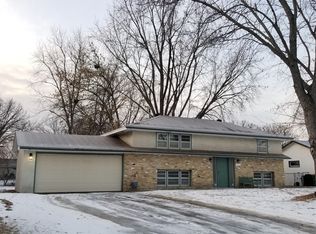716 Ballantyne Ln NE, Spring Lake Park, MN 55432