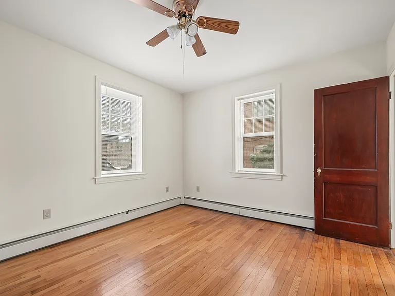 171 Chestnut St #1 — Photo 9