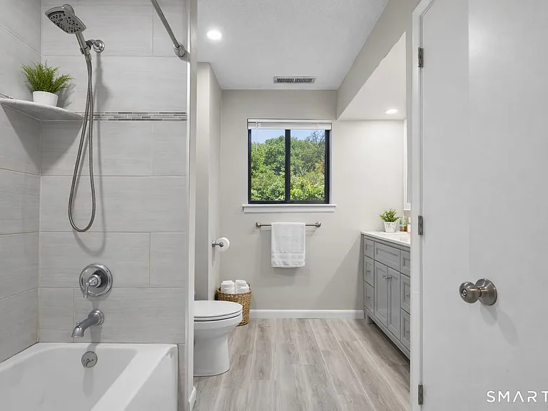9 Avon Ct #9 — Photo 9
