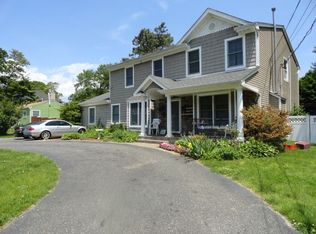 529 Locust Ave, Oakdale, NY 11769