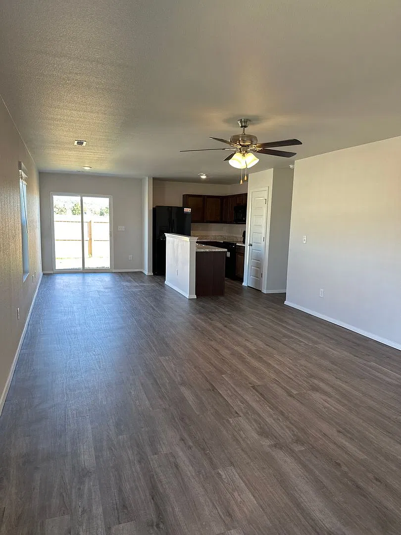 Pre-Leasing Now! Charming Pet-Friendly 3-Bedroom Home with 2 Baths in Barberry Court — Photo 4