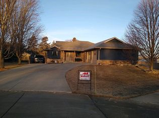 120 10th Street Cir NE, Sioux Center, IA 51250