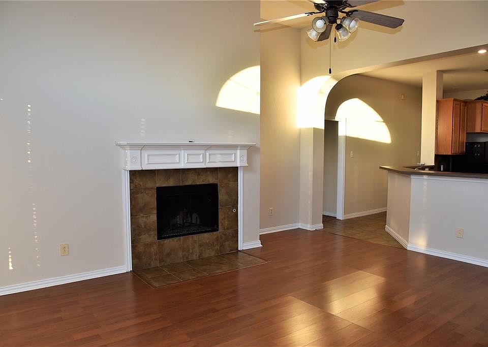 1st image of 2328 Crestridge Dr