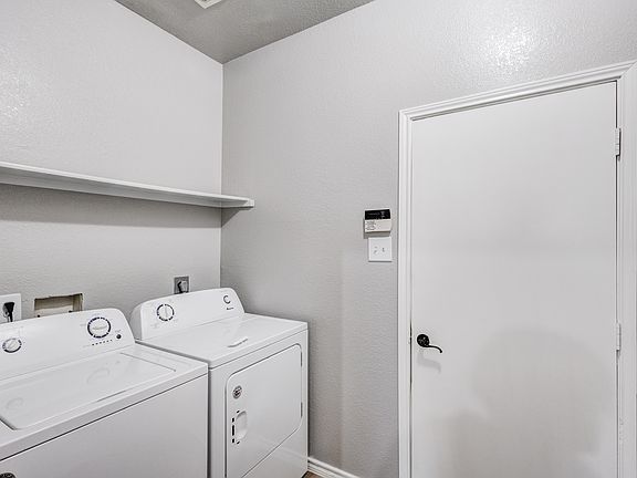 5th image of 3561 Leigh Ct