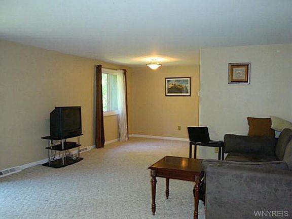 3rd image of 85 Greenwich Dr APT 4