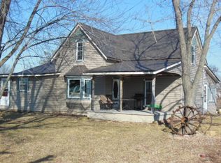 410 S Clay St, Iola, IL 62838