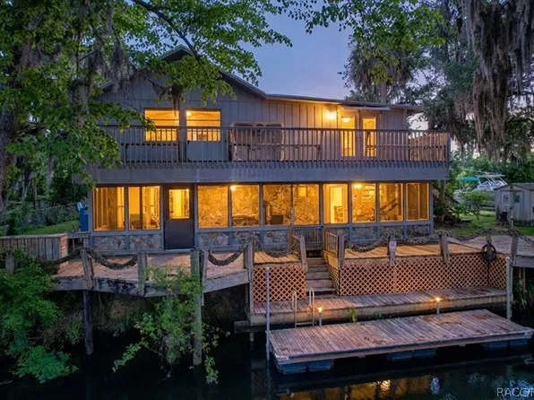 11590 N Kayak Point, Inglis, FL 34449