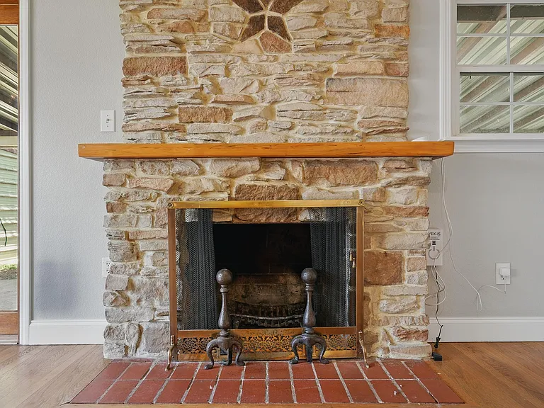 3333 Sayles Blvd — Photo 16