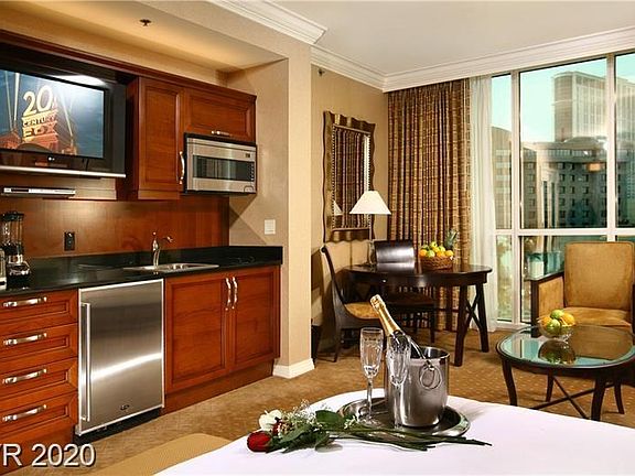 5th image of 135 Harmon Ave #5705
