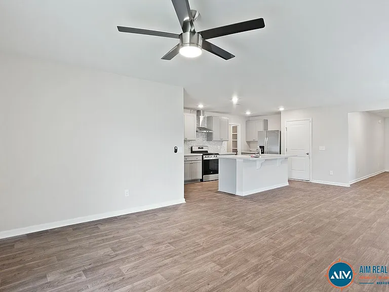 127 Auditorium Rd — Photo 18