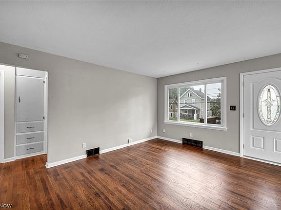 4th image of 2121 9th St SW