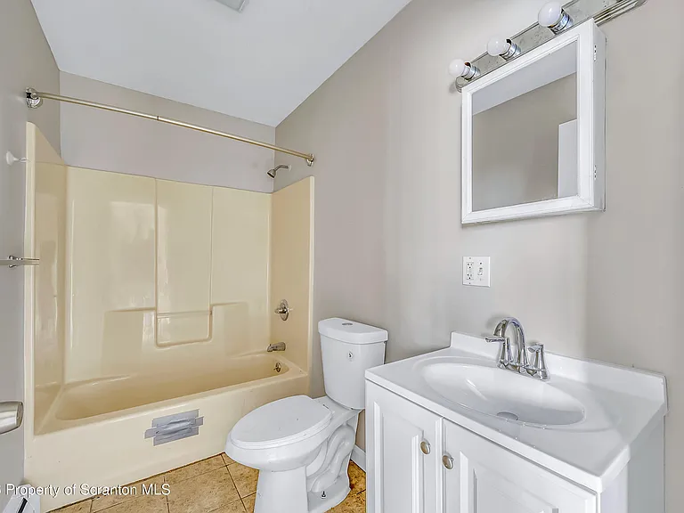 108 E Market St #2 — Photo 14