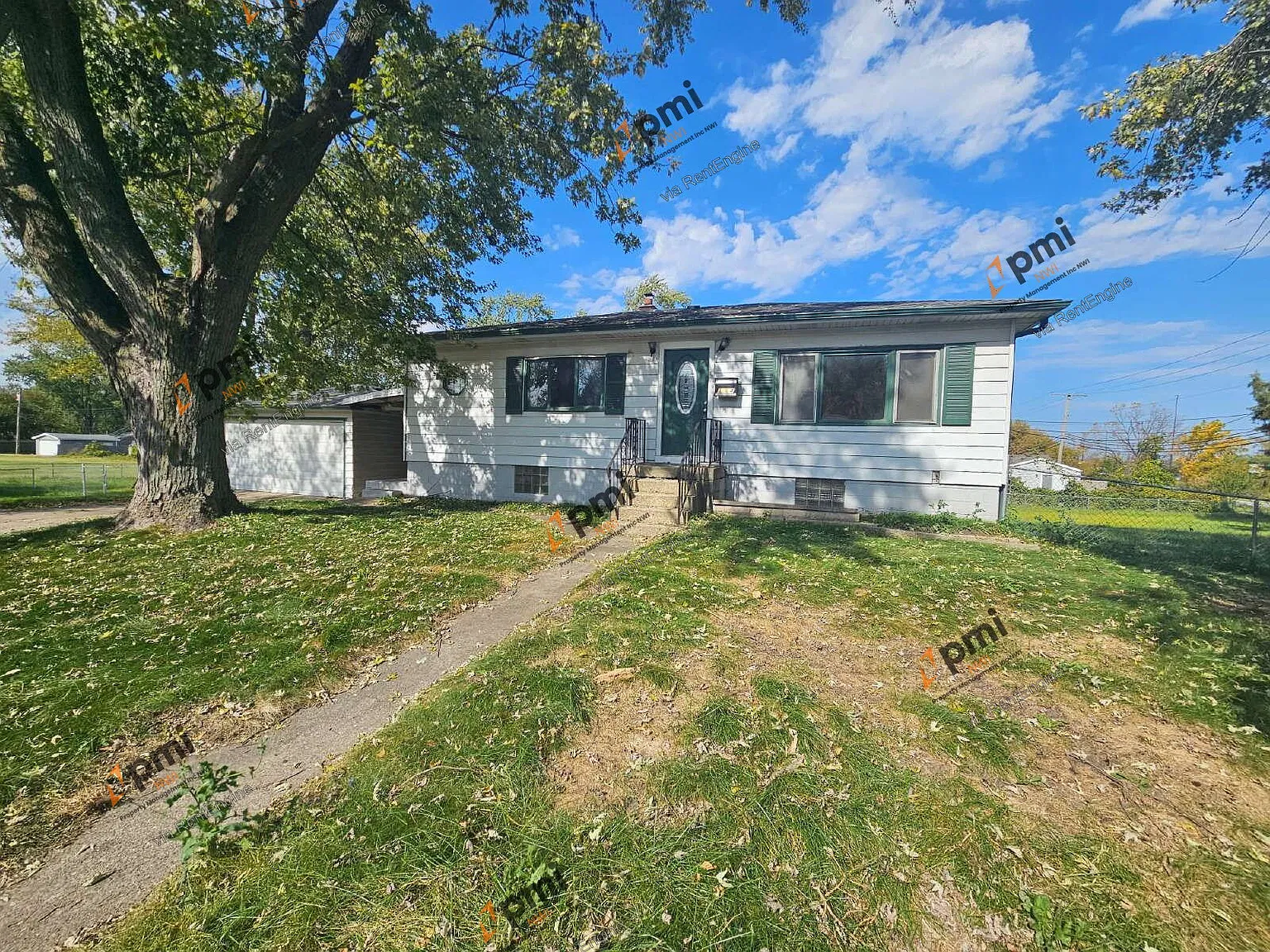 3 bed, 1.0 bath, 1976 sqft, $1,595 — Photo 1