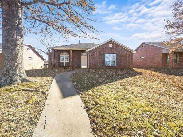 5695 W Reliance St, Fayetteville, AR 72704