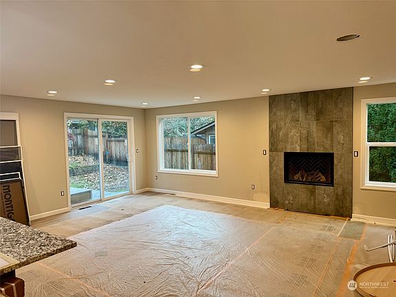 3rd image of 10916 156th Court NE