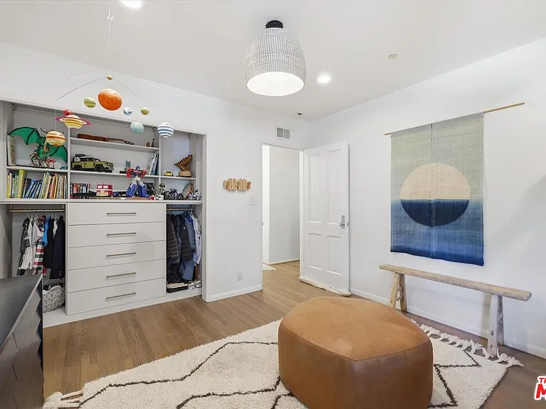 3240 Tilden Ave — Photo 46