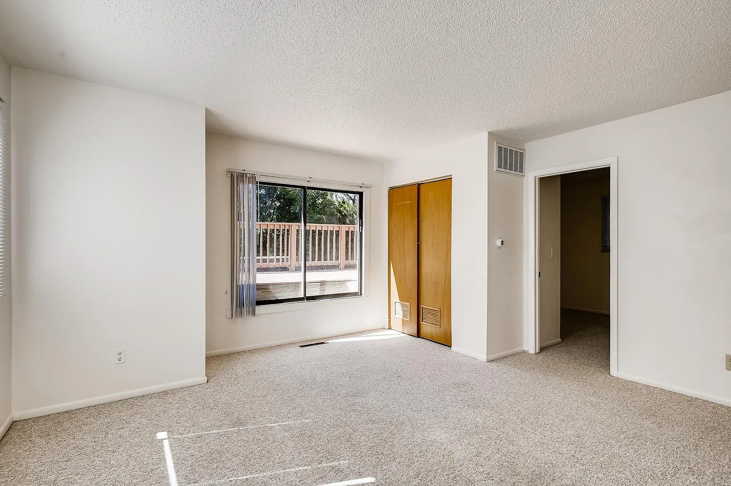 3 bed, 750 sqft, $4,050 — Photo 4