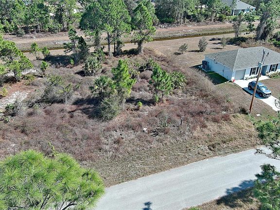 5th image of 943 Foxdale Ave
