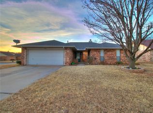 1121 Mars Rd, Edmond, OK 73003