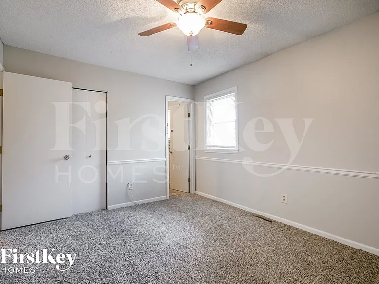 606 NE Park Cir — Photo 9