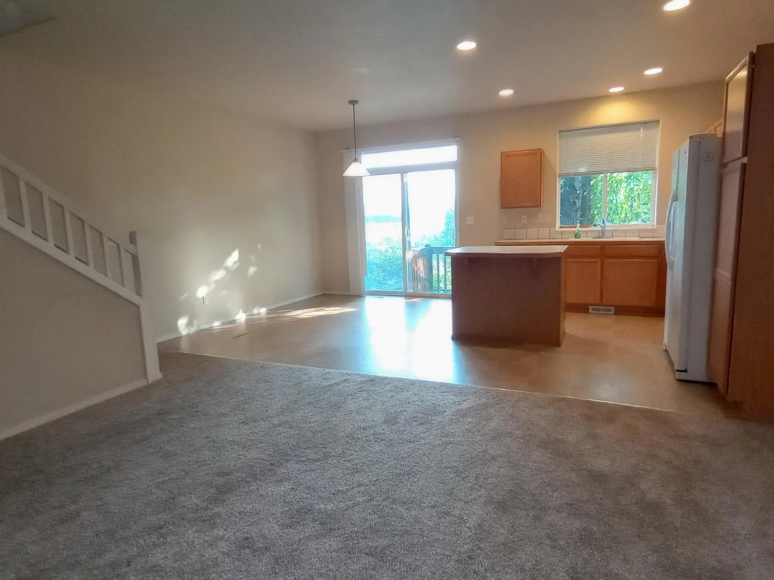 3 bed, 2.5 bath, 1618 sqft, $2,295 — Photo 3