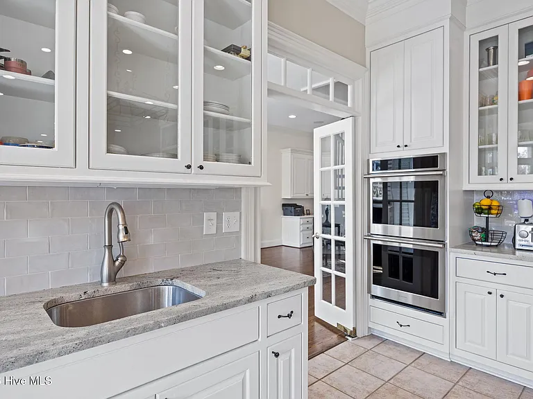Lexington Dr — Photo 18