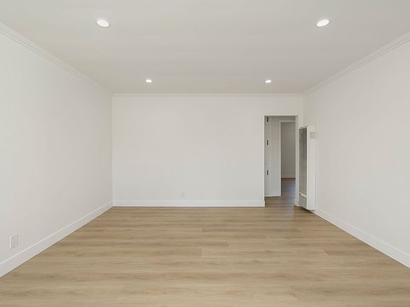 5th image of 15301 Eastwood Ave #15301
