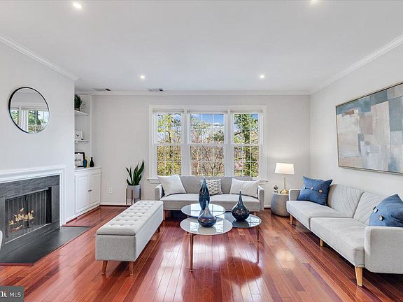 3rd image of 1949 Calvert St NW APT E