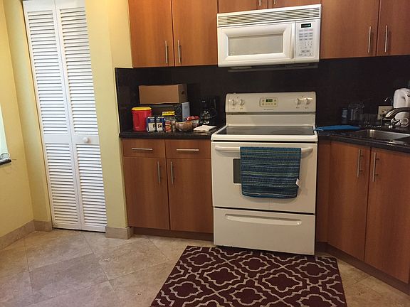 4th image of 4161 NW 9th Ave APT 1