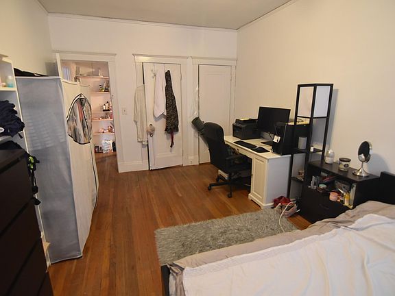 5th image of 42 Longwood Ave APT 6