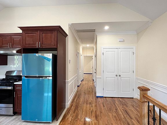 5th image of 19 Waimer Pl #2