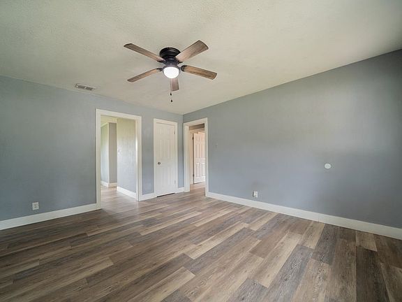 2nd image of 11 Neal St