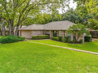 6800 Ridgewood Dr, North Richland Hills, TX 76182