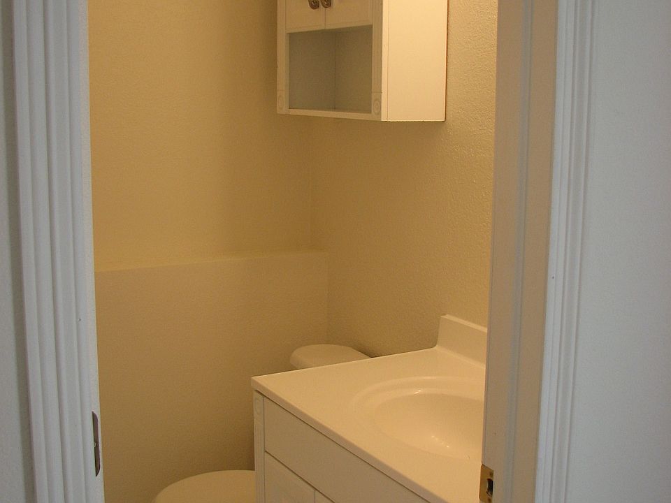 2nd image of 5022 Lincoln St Unit B