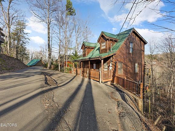 3rd image of 1531 Sky View Dr