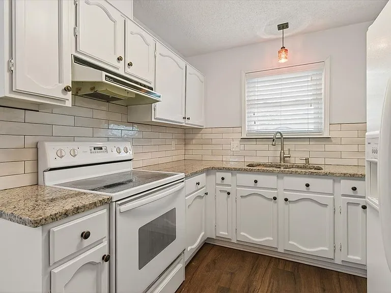 4026 Northwood Dr — Photo 8
