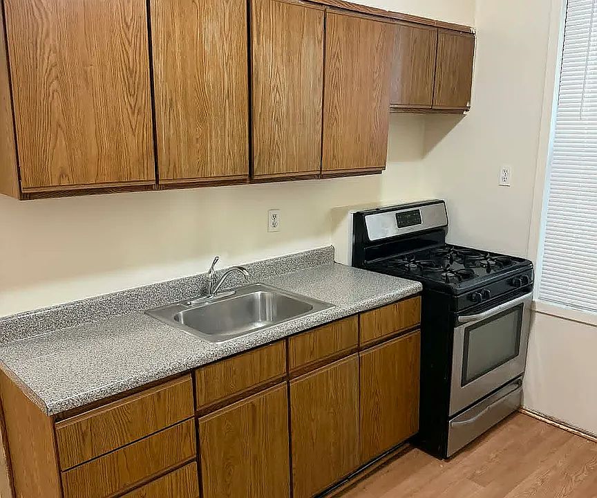 1st image of 60-76 Palmetto St #2