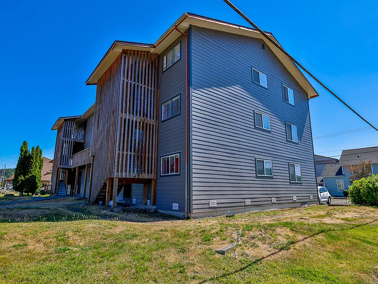 303 E 2nd St #5 — Photo 13