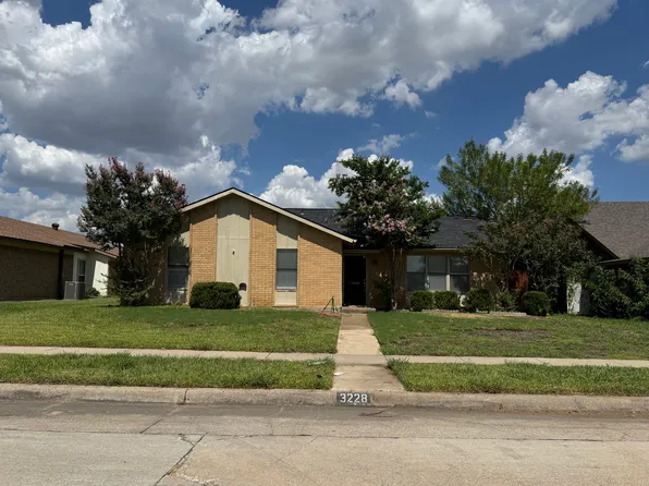 3228 Delaford Dr, Carrollton, TX 75007