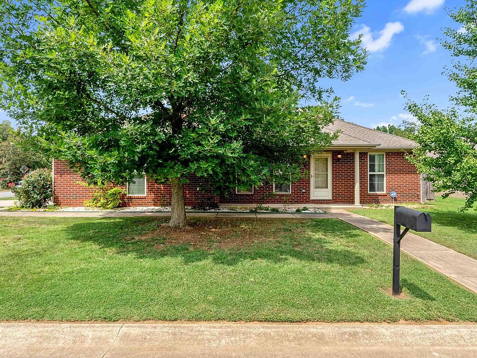 1st image of 9 Garden Dr