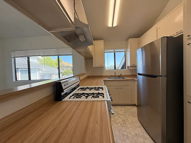 1334 Palm St #10 — Photo 4