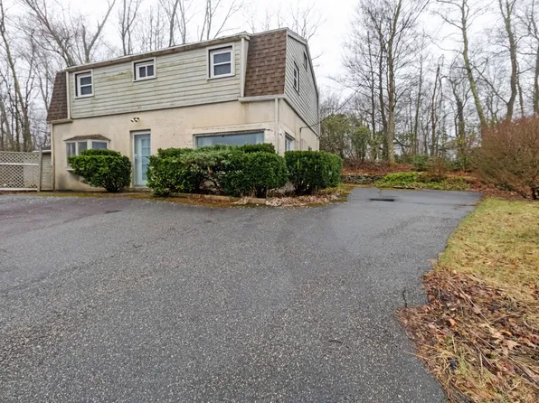 383 Moodus Rd, East Hampton, CT 06424